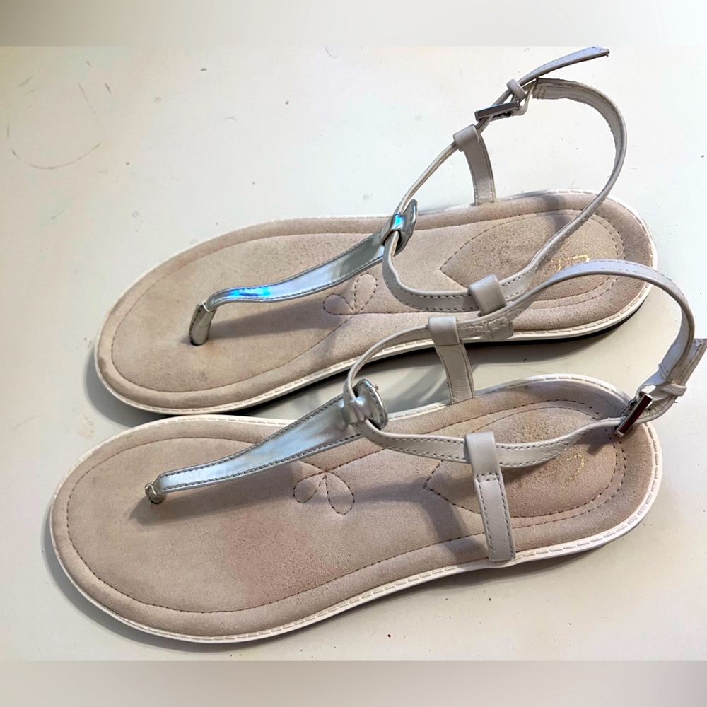 Clarks Thong Sandal Size 8.5